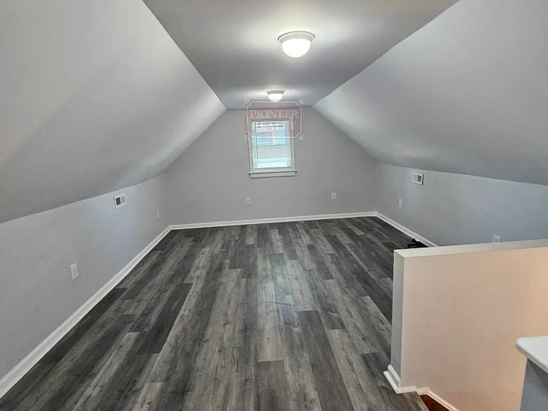 2331 Fleet Ave — Photo 7