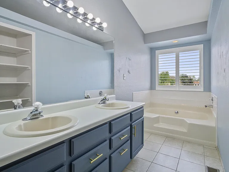 5055 Galileo Dr — Photo 17