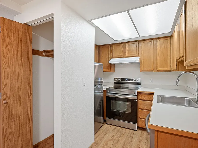 Seattle North Apartments — Photo 54
