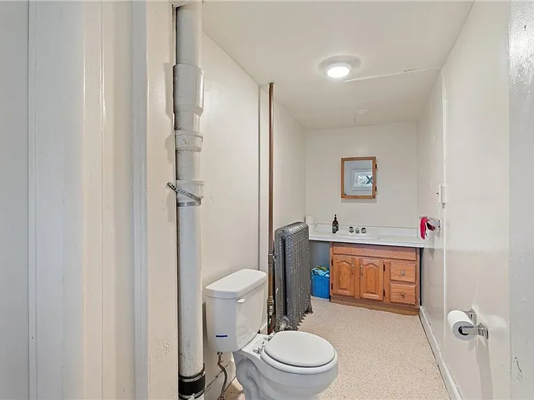 222 S Geneva St — Photo 32