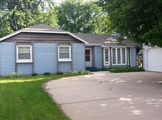 1326 Meadow Ln, York, NE 68467