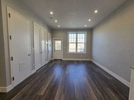 Rented by Voro Purple LLC | media 34