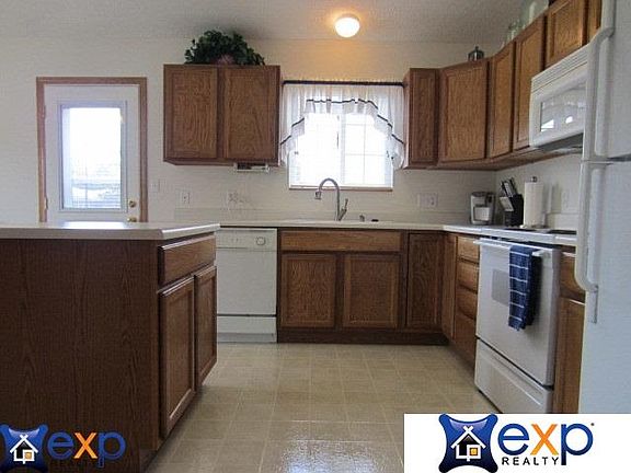 2nd image of 1561 W Garfield Cir
