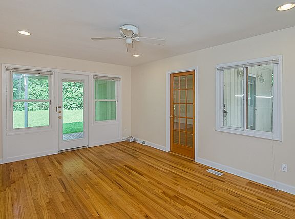 4th image of 1217 Morningside Dr