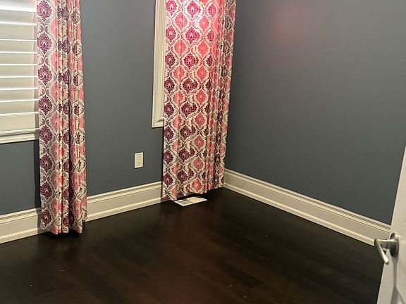 5th image of 31 Feeder St