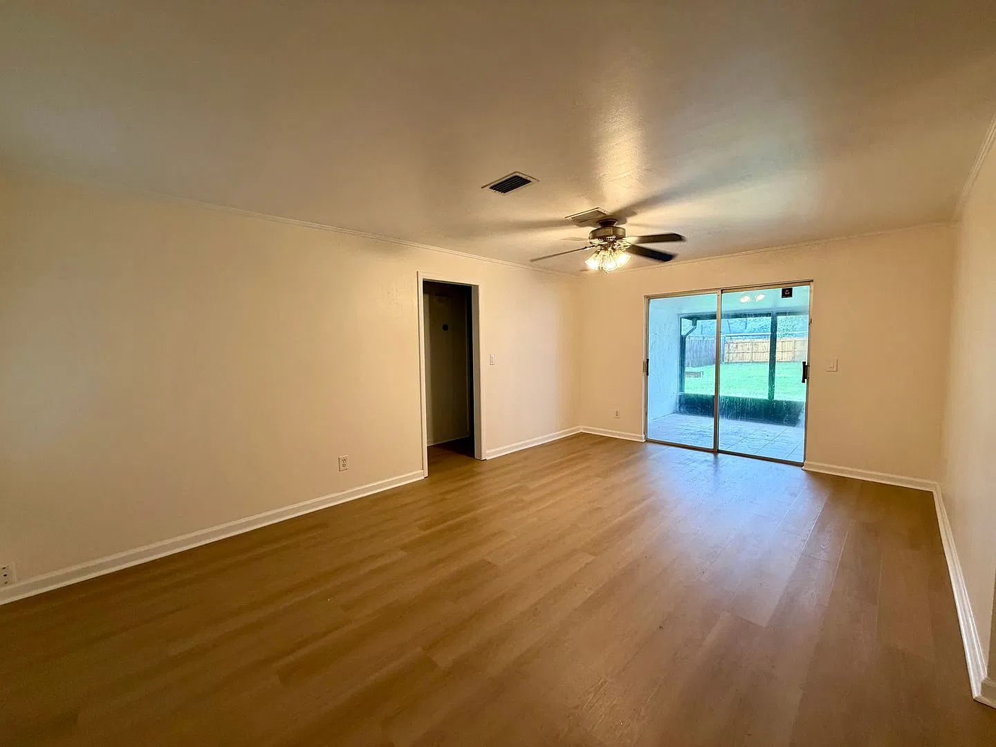Three bedroom home in convenient location! — Photo 2
