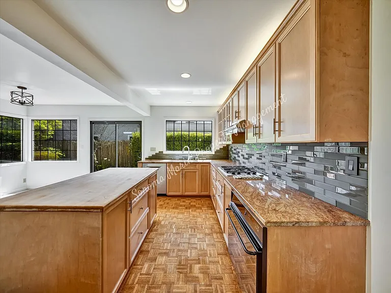 81 Elm Ave — Photo 8