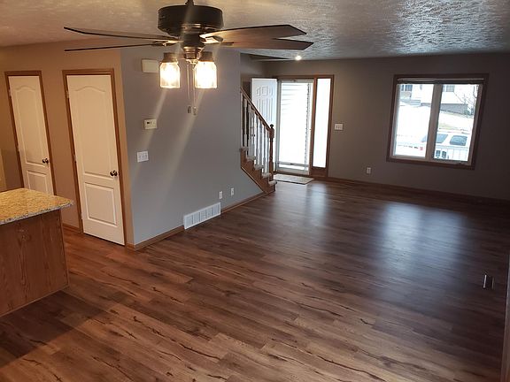 3rd image of 21784 Laura St