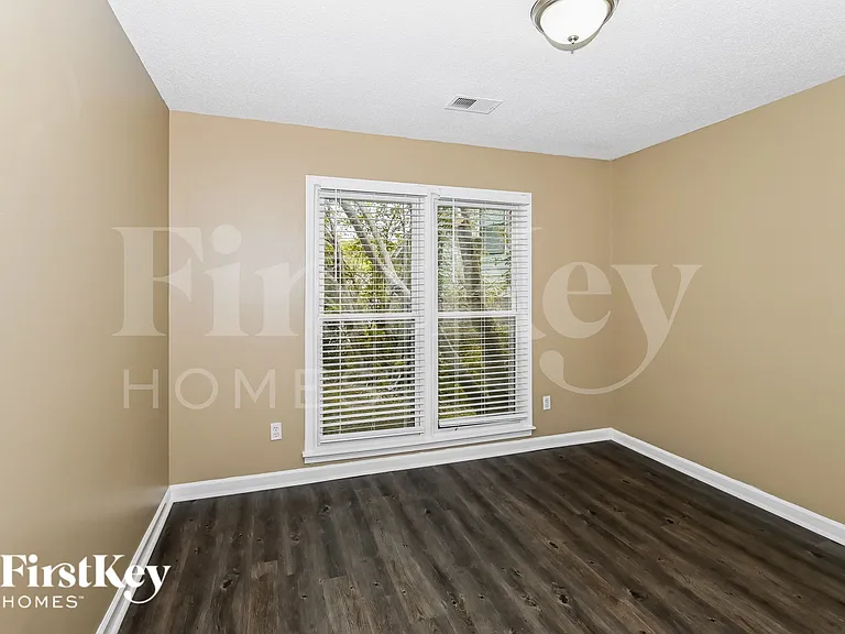 844 Tropicana Dr E — Photo 16