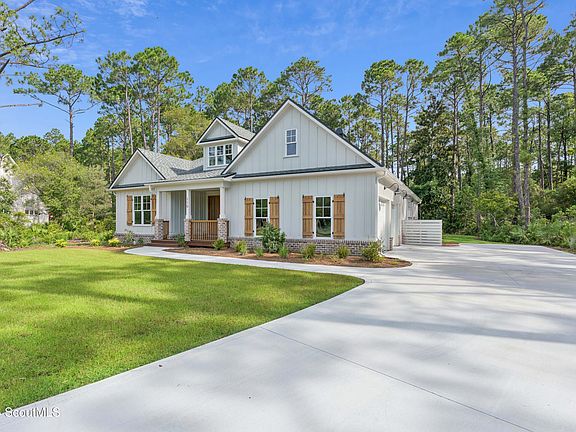 3rd image of 110 Clubhouse Cir