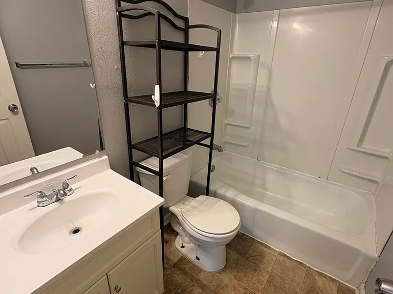 352 Long St #5 — Photo 4