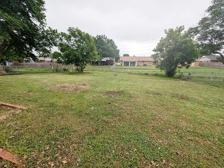 1915 S Jensen Ave — Photo 17