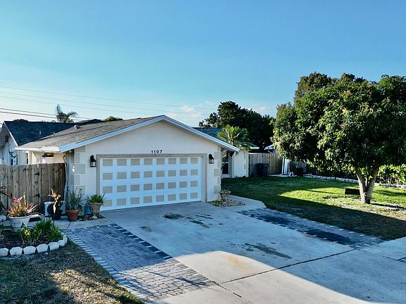 2nd image of 1107 Woodcrest Road W
