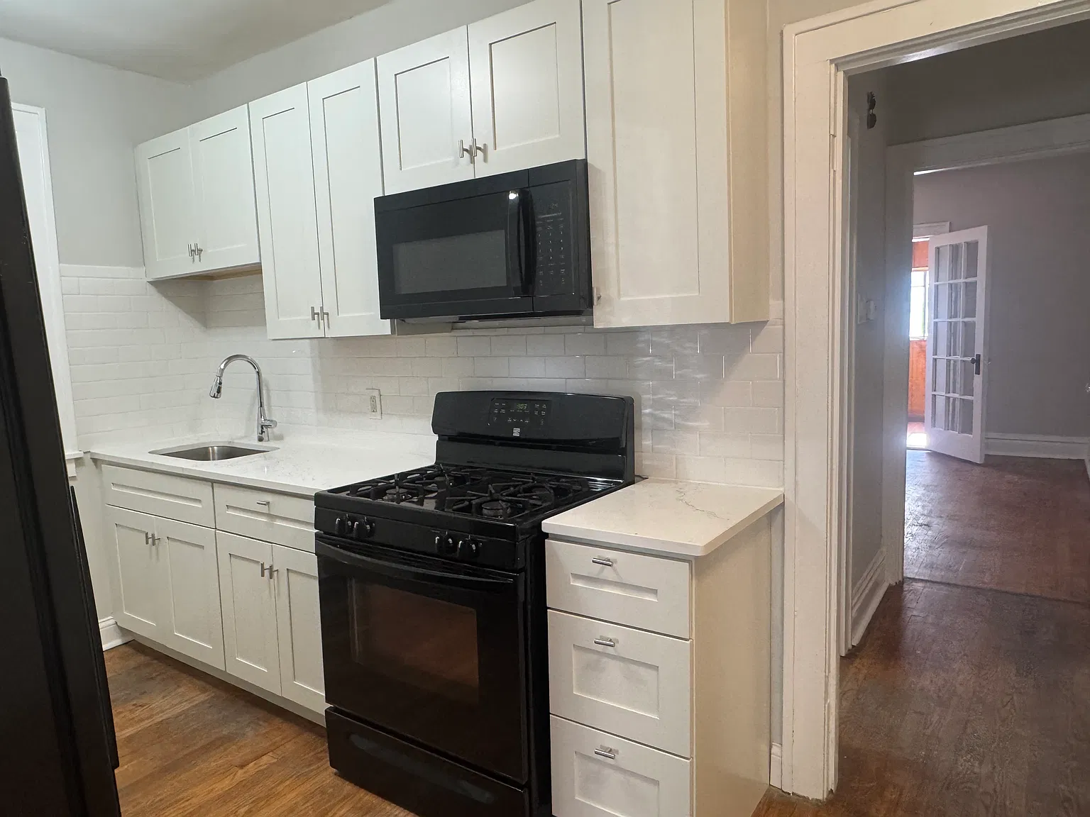 1 bed, 800 sqft, $985 — Photo 3