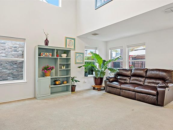 5th image of 602 Fleming St
