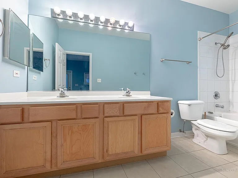 1344 W Grenshaw St #A — Photo 13