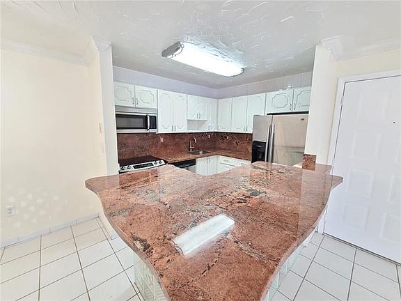 3rd image of 20730 NE 4th Pl APT 104
