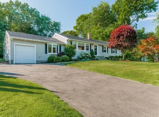 90 Macarthur Rd, Trumbull, CT 06611