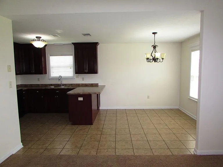 4717 Custer Dr — Photo 4