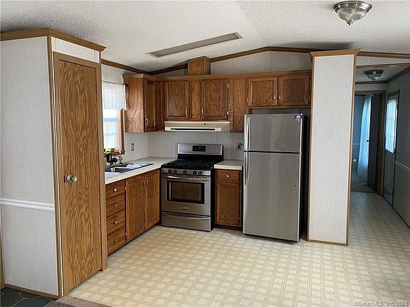5th image of 25 Woodland Dr
