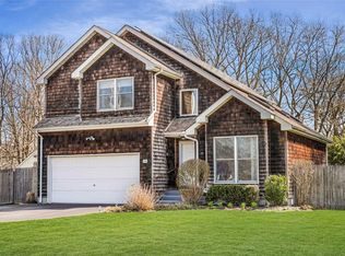 95 Country Club Rd, Bellport, NY 11713