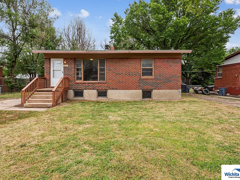 2214 S Glenn Ave — Photo 1