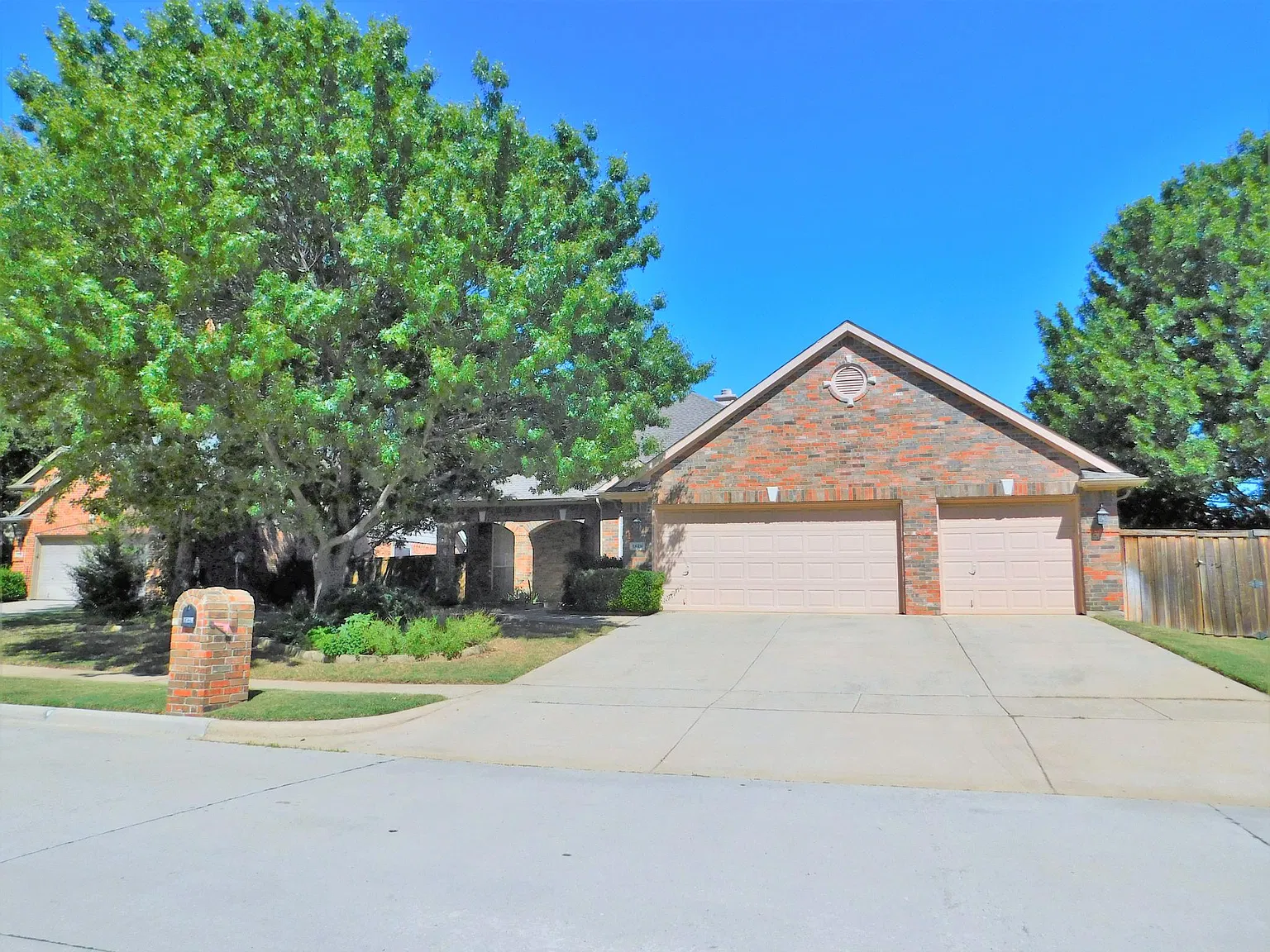 4 bed, 2256 sqft, $2,495 — Photo 2