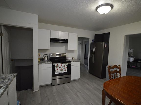 4th image of 817 & 819 W 9th St