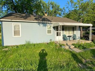 3115 Crooks Rd, Rochester Hills, MI 48309