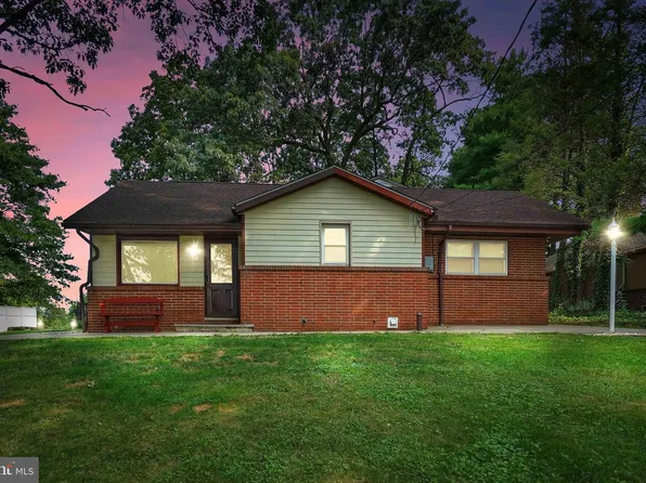 695 Jefferson Ln, Red Lion, PA 17356