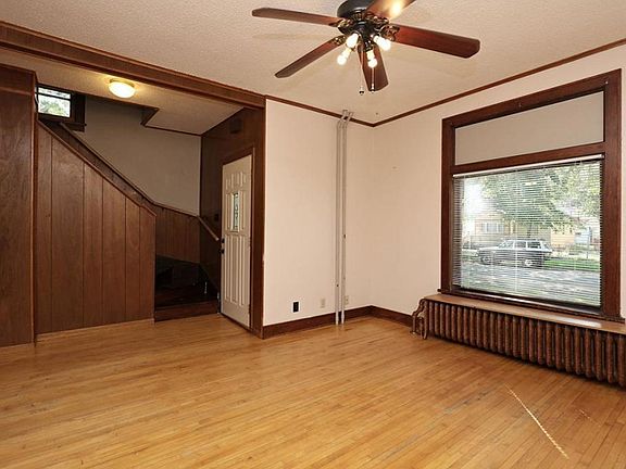 3rd image of 1825 Hawthorne Ave E
