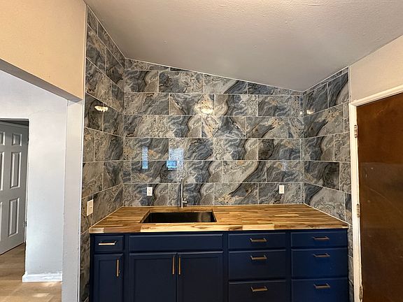 4th image of 3102 Sherman Dr #3102