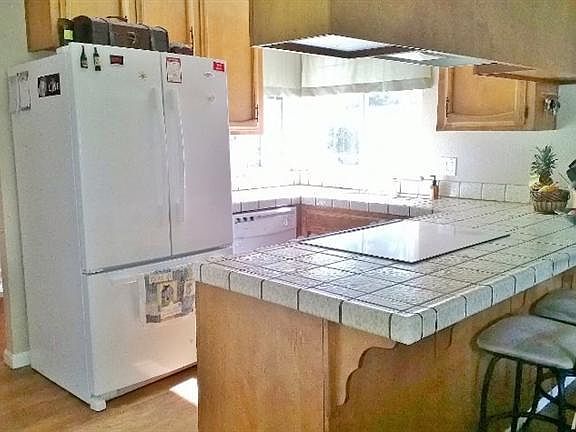 4th image of 2410 Banyan Dr