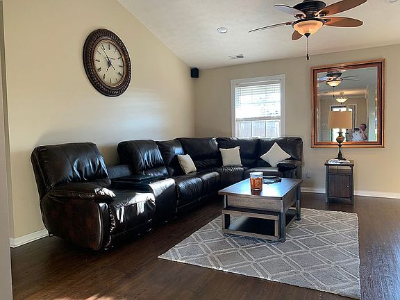 2nd image of 434 Somerset Ct