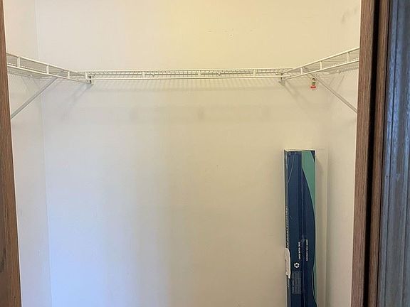 5th image of 727 Elm Ln APT 105