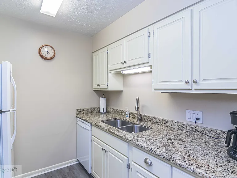 103 E Lockhaven Dr #E — Photo 13