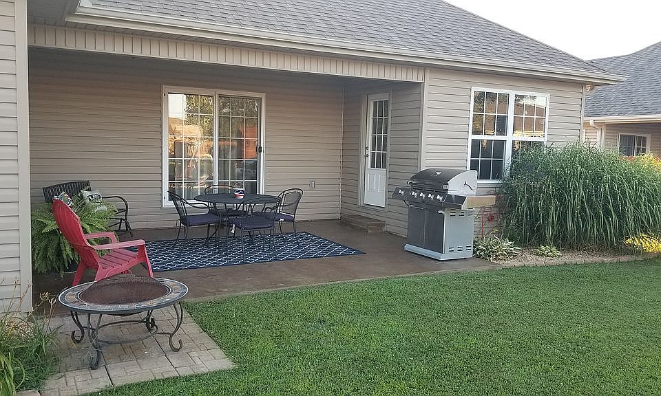 2nd image of 3213 Cunningham Dr
