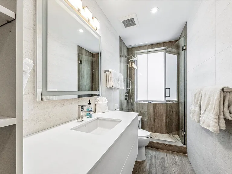 2523 Castilla Isle — Photo 38