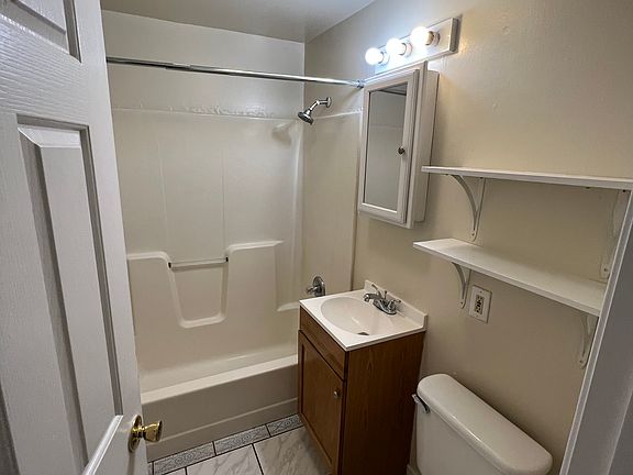 4th image of 3008 Ellwood Ave APT D