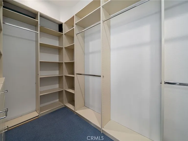 138 Royal Saint Georges Way — Photo 42