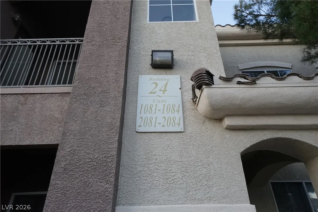 2 bed, 2.0 bath, 972 sqft, $1,695 — Photo 2