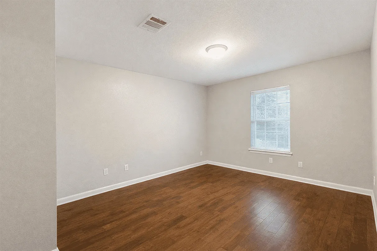 4 bed, 1250 sqft, $1,050 — Photo 3