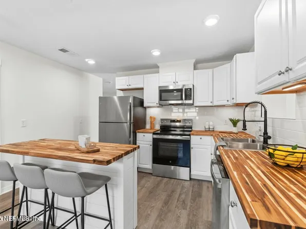 5676 FLAGSTAFF Road, Jacksonville, FL 32207