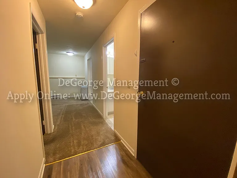 Woodside Court Apartments — Photo 15