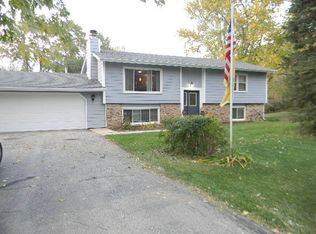 8376 Mark Dr, Roscoe, IL 61073