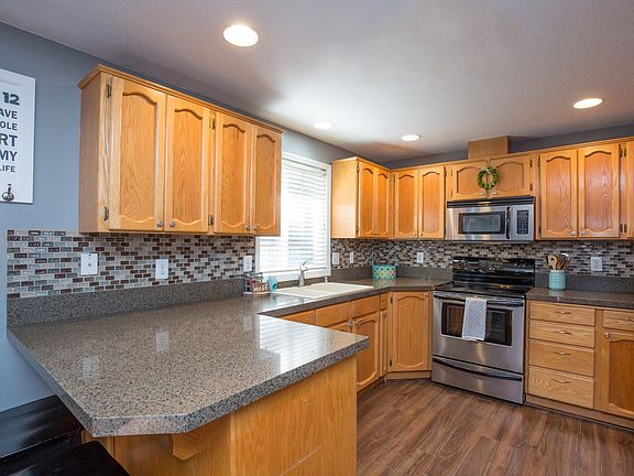 5th image of 3309 NE 165th Ave