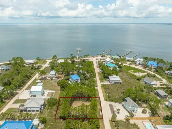 324 Brown St, Saint George Island, FL 32328