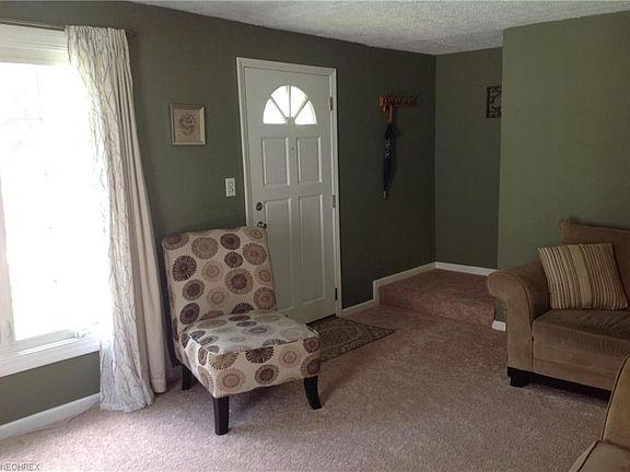 3rd image of 18913 Parkmount Ave
