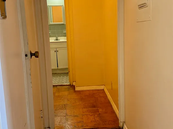 225 Saint Pauls Avenue image 9 of 22