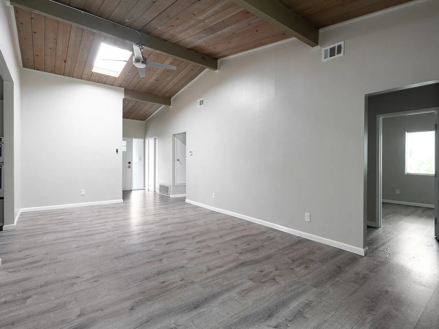 6 bed, 1700 sqft, $7,950 — Photo 2